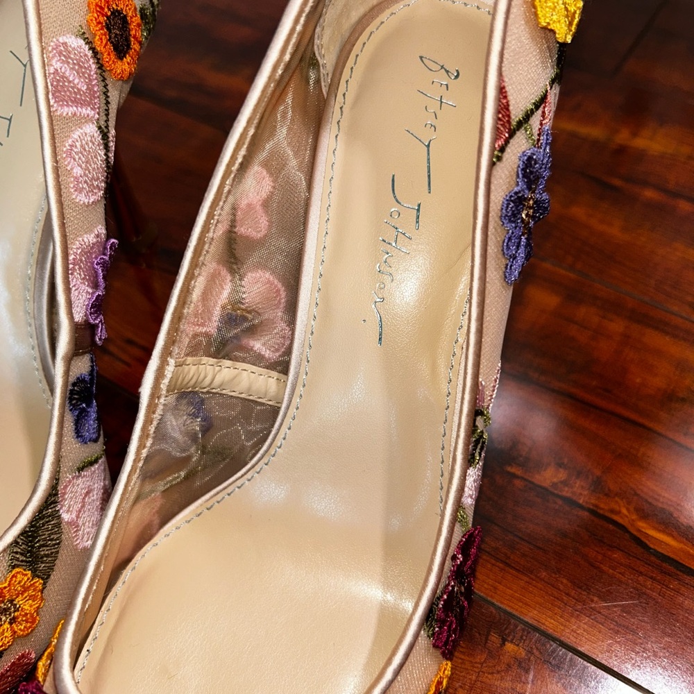 Betsey Johnson Colorful Floral Aimey Embroidered Heels Size 8.5 - Picture 5 of 8